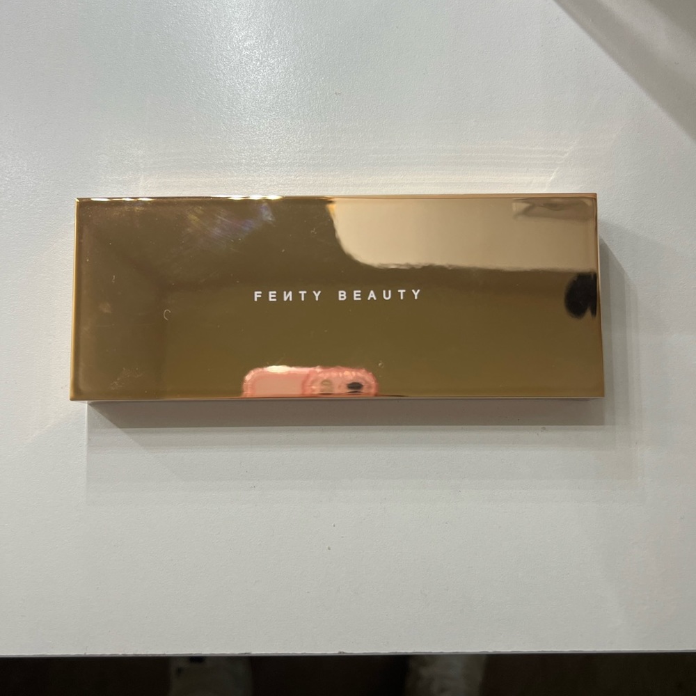 Fenty Beauty Sun Stalk'R Face + Eye Bronzer & Highlighter Palette